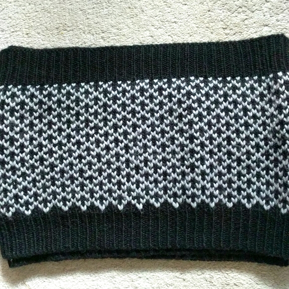 Lululemon Infinity Scarf - Picture 3 of 3